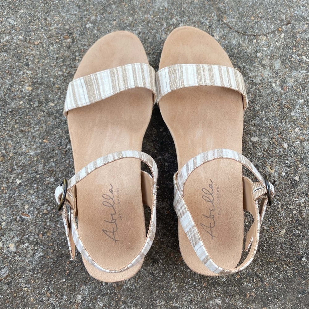 Abella Wedges. Size 7. Tan/Beige
